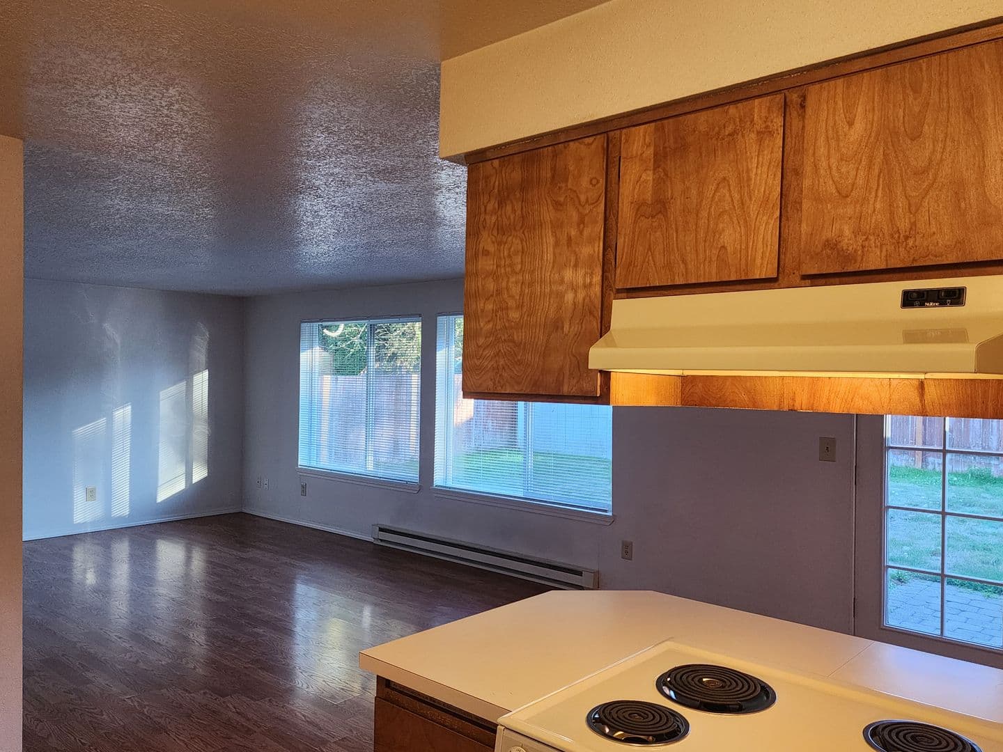 Newberg Apartment: 604 E 10th St