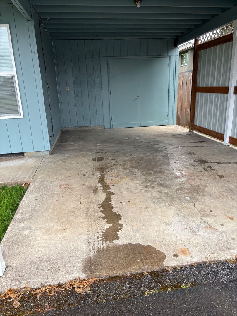 Newberg Apartment: 1506-1508 Deborah Rd.