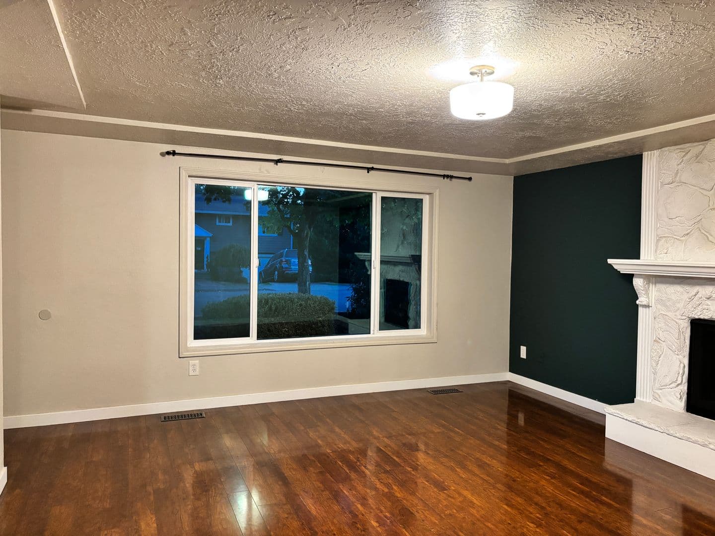 Newberg House: 3007 Douglas Ave