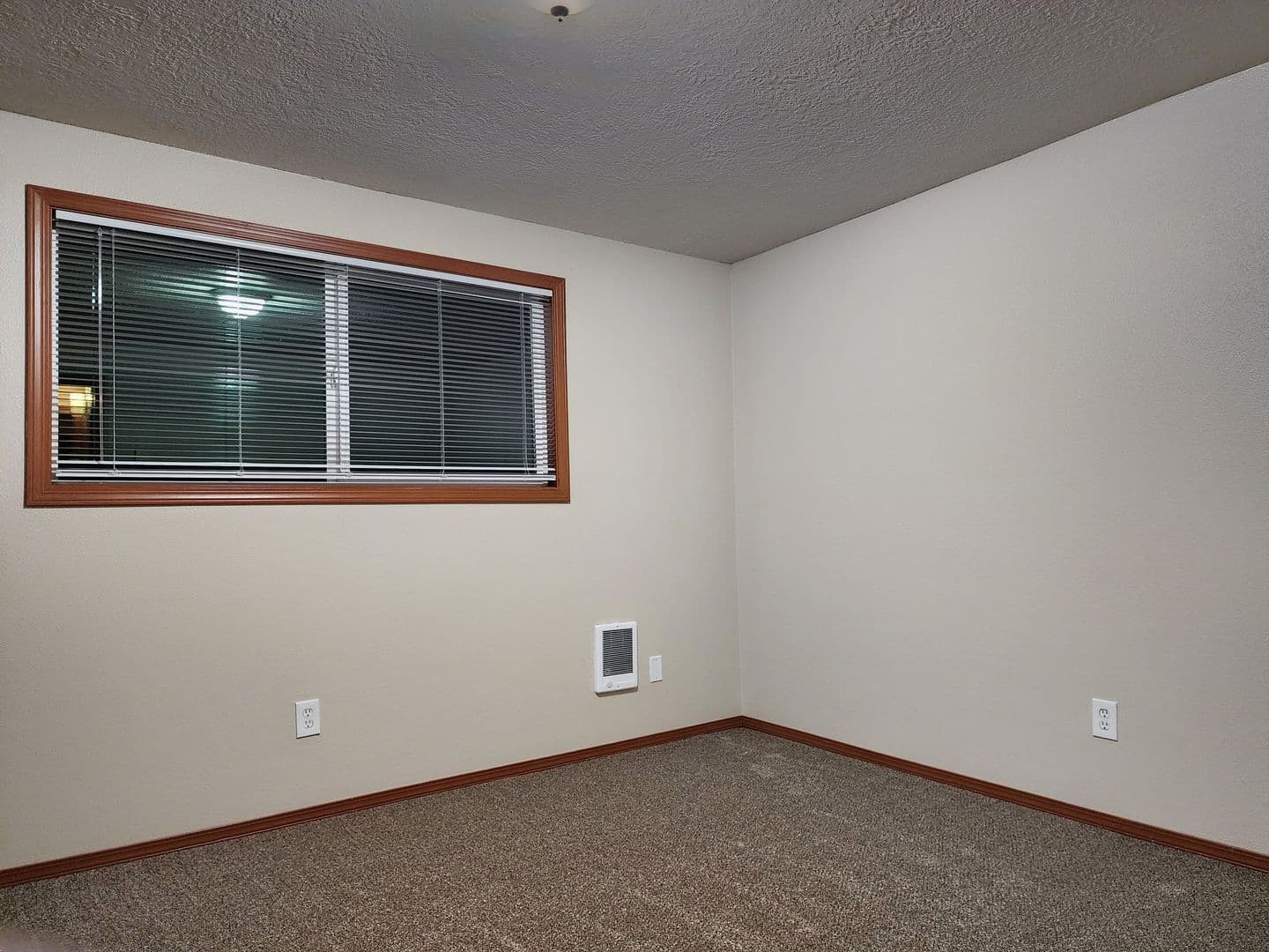 Newberg Apartment: 606 E Ninth St - Apt. 43