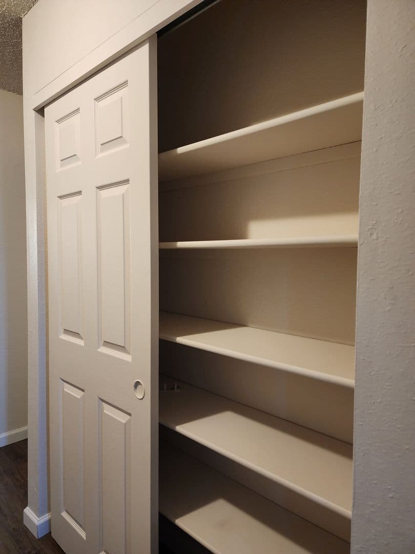 Newberg Apartment: 1558 E. 3rd St.