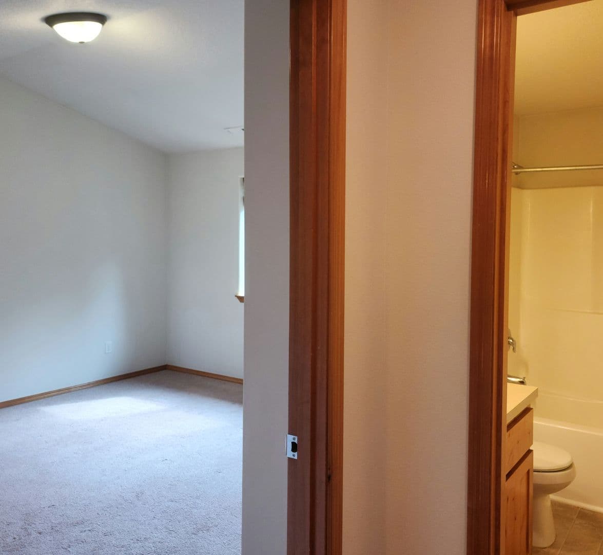 Newberg House: 800 W. First St. #4