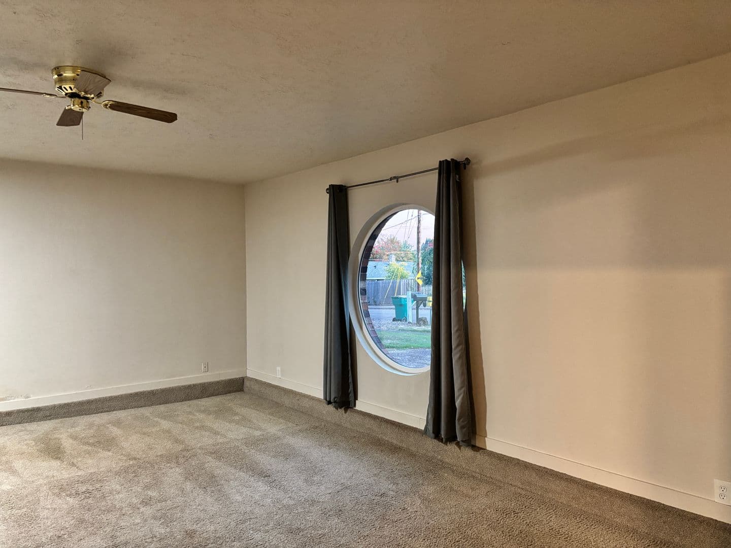 Newberg House: 3007 Douglas Ave