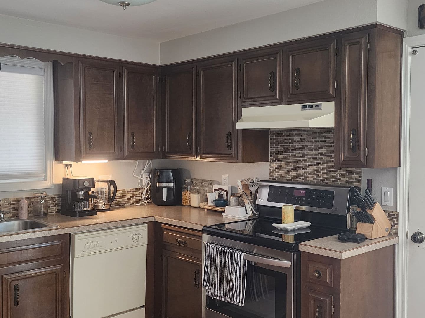 Newberg House: 3512 E Vittoria Way
