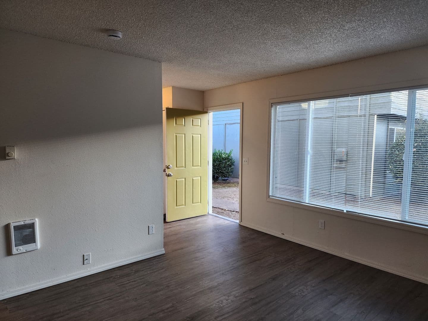 Newberg Apartment: 1558 E. 3rd St.