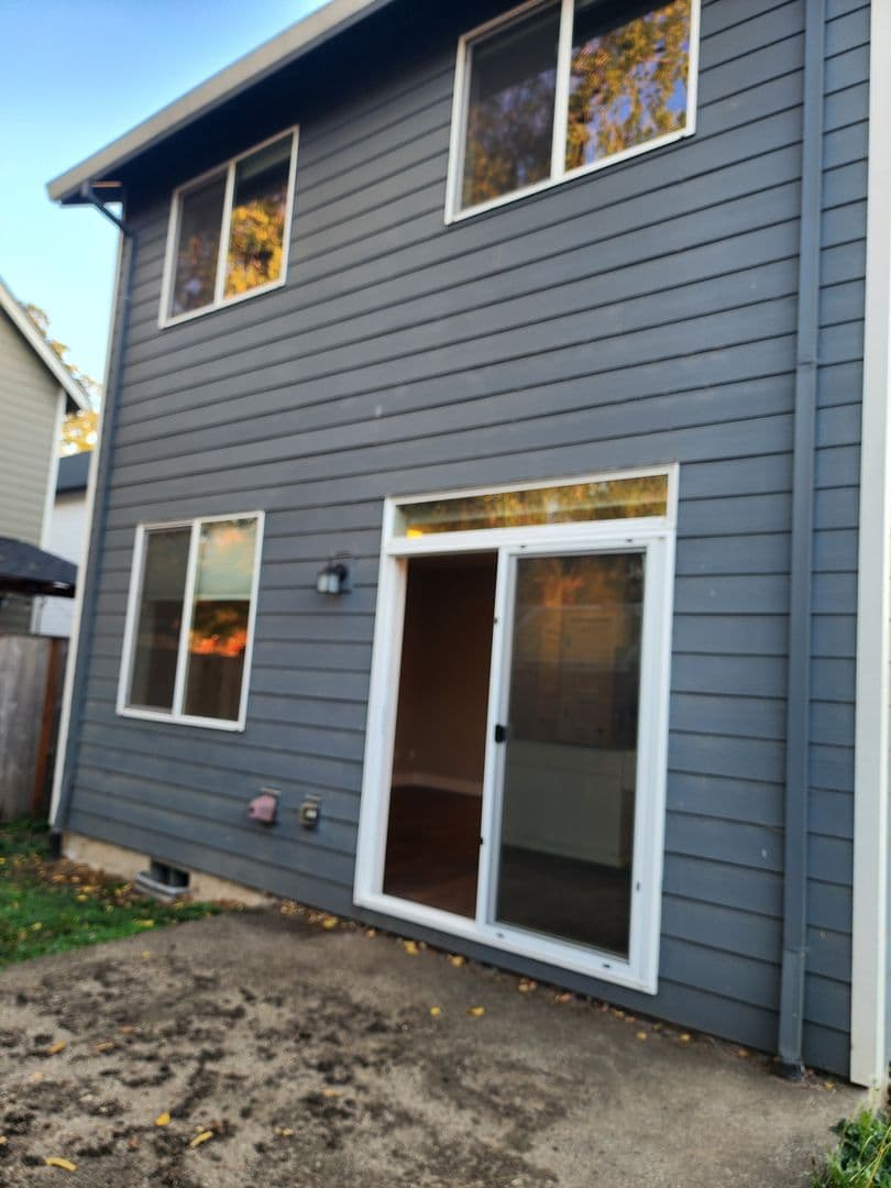 Newberg House: 520 S. Columbia St.