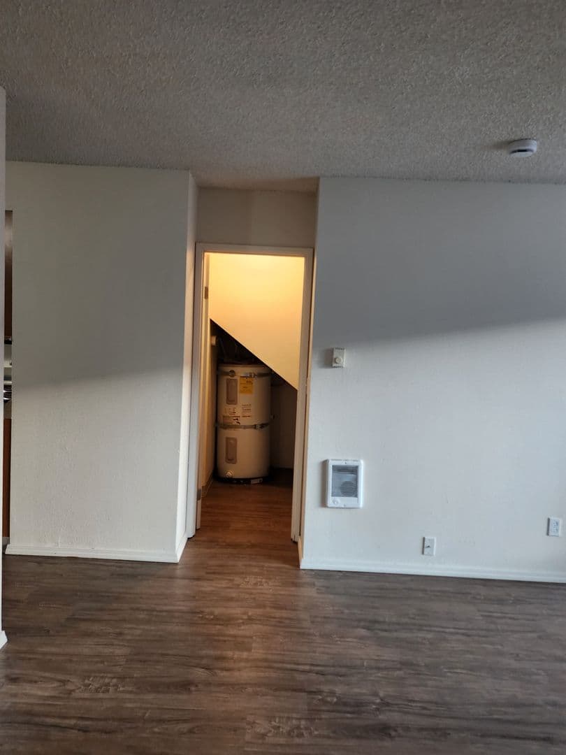Newberg Apartment: 1558 E. 3rd St.