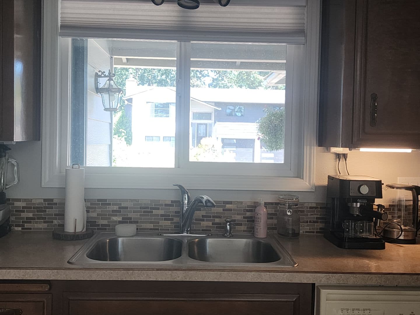 Newberg House: 3512 E Vittoria Way