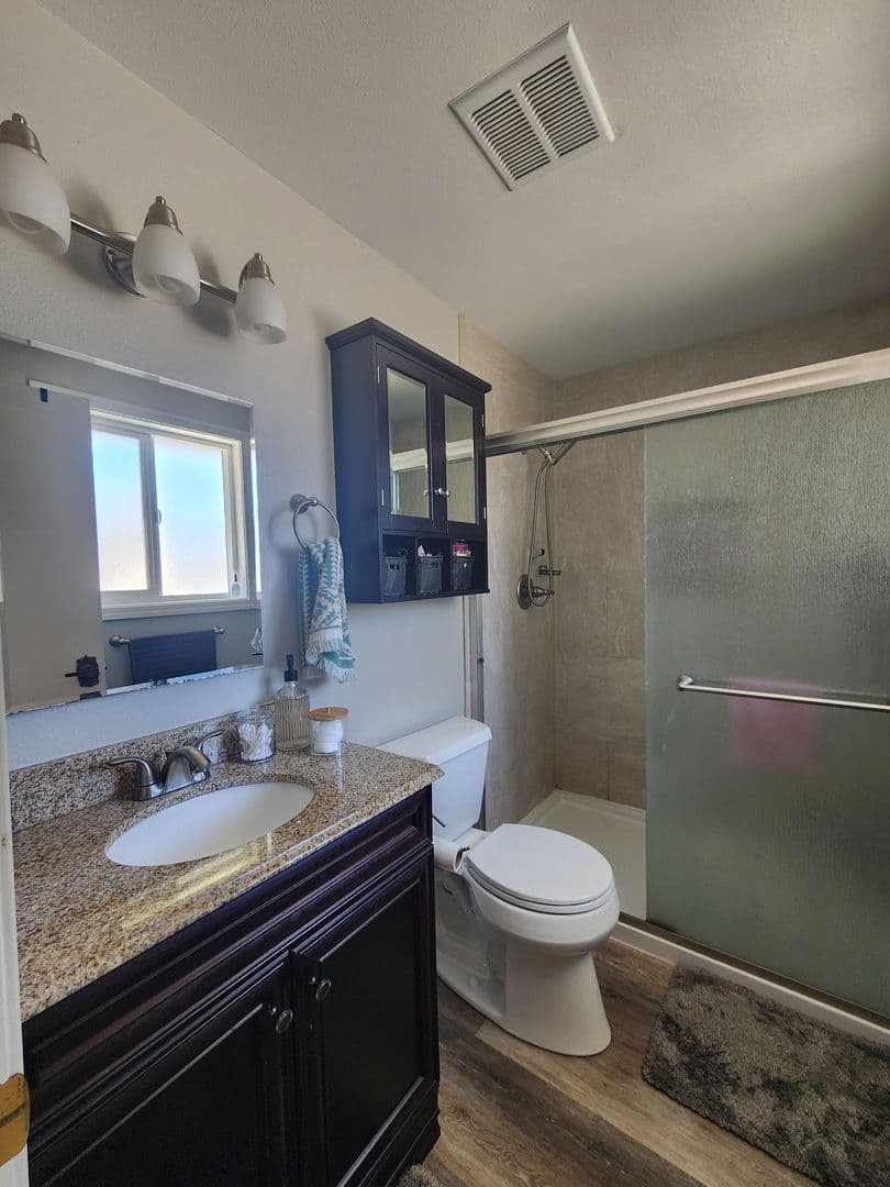 Newberg House: 3512 E Vittoria Way