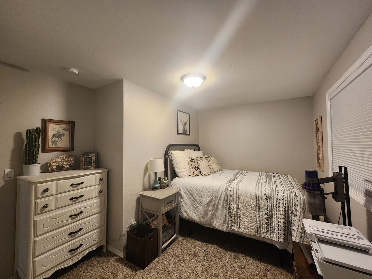 Newberg House: 3512 E Vittoria Way