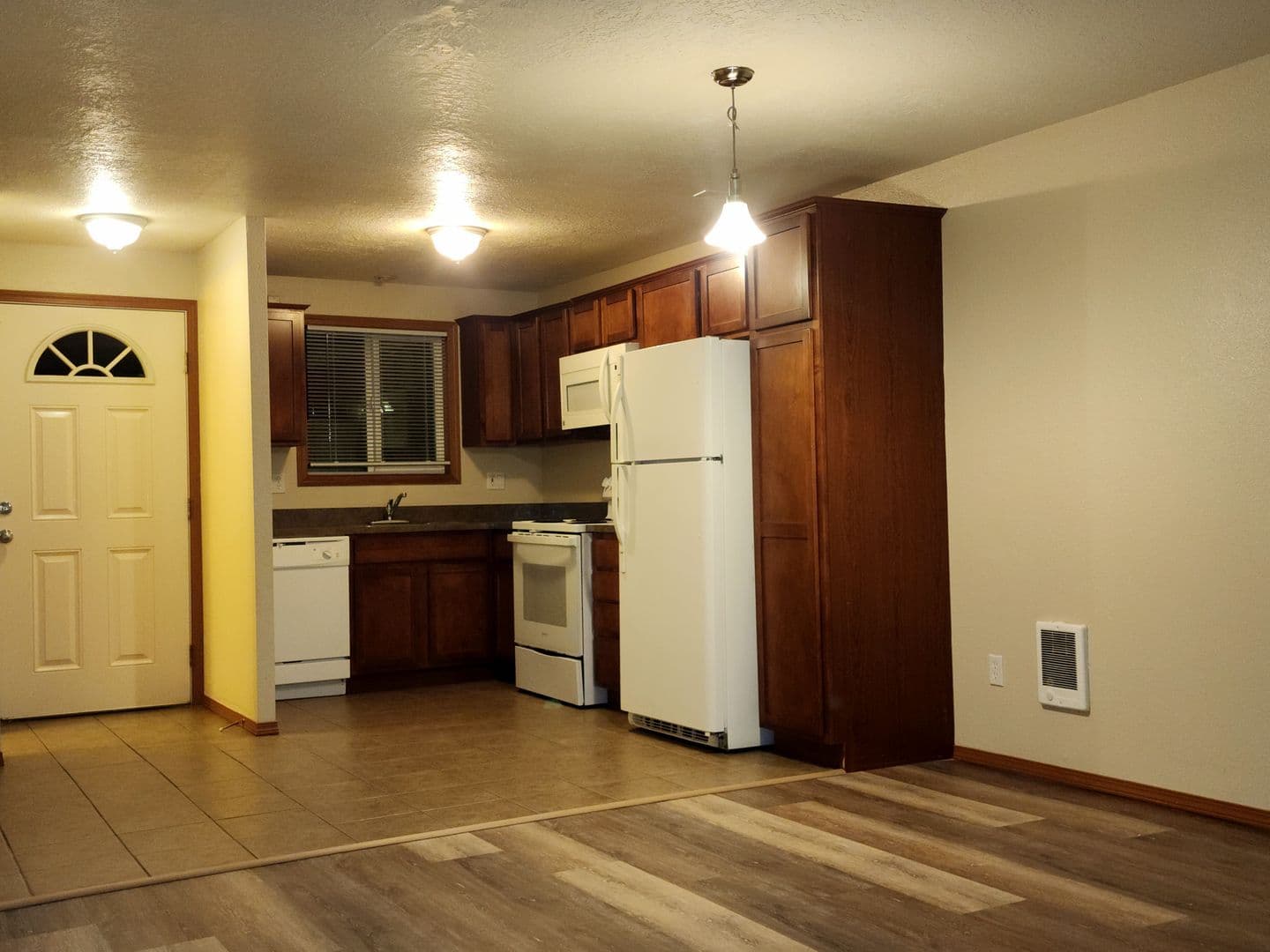 Newberg Apartment: 606 E Ninth St - Apt. 43