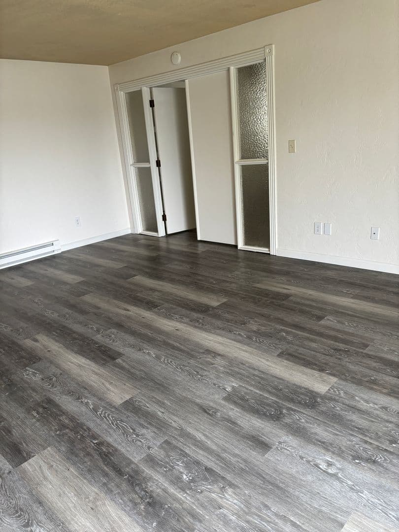 Newberg Apartment: 1506-1508 Deborah Rd.