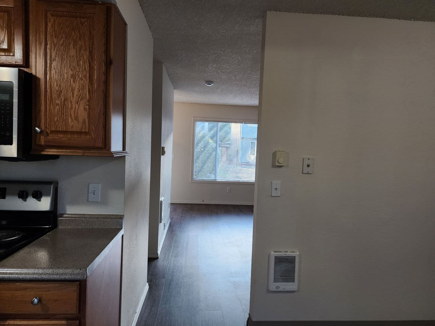 Newberg Apartment: 1558 E. 3rd St.