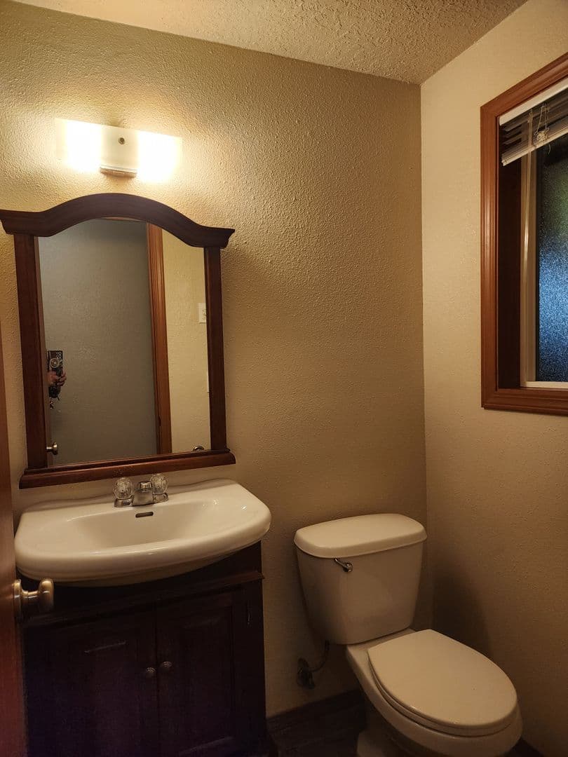 Newberg Apartment: 606 E Ninth St - Apt. 43