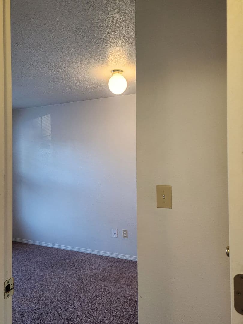 Newberg Apartment: 604 E 10th St