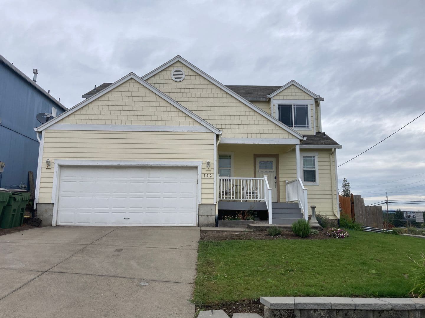 Dundee House: 192 SW 1st St
