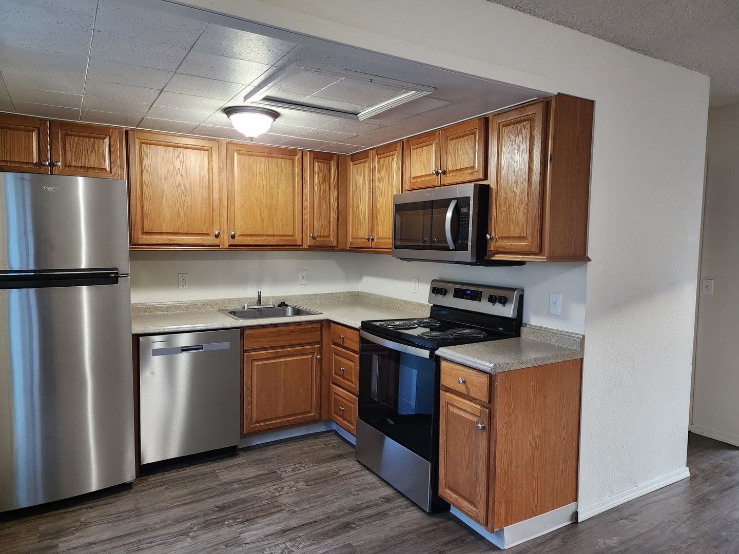 Newberg Apartment: 1558 E. 3rd St.