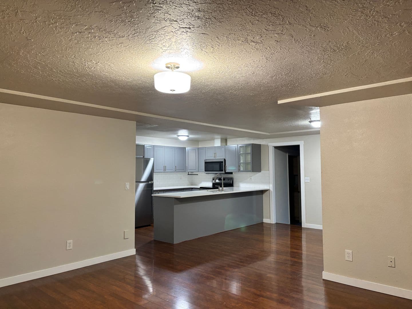 Newberg House: 3007 Douglas Ave