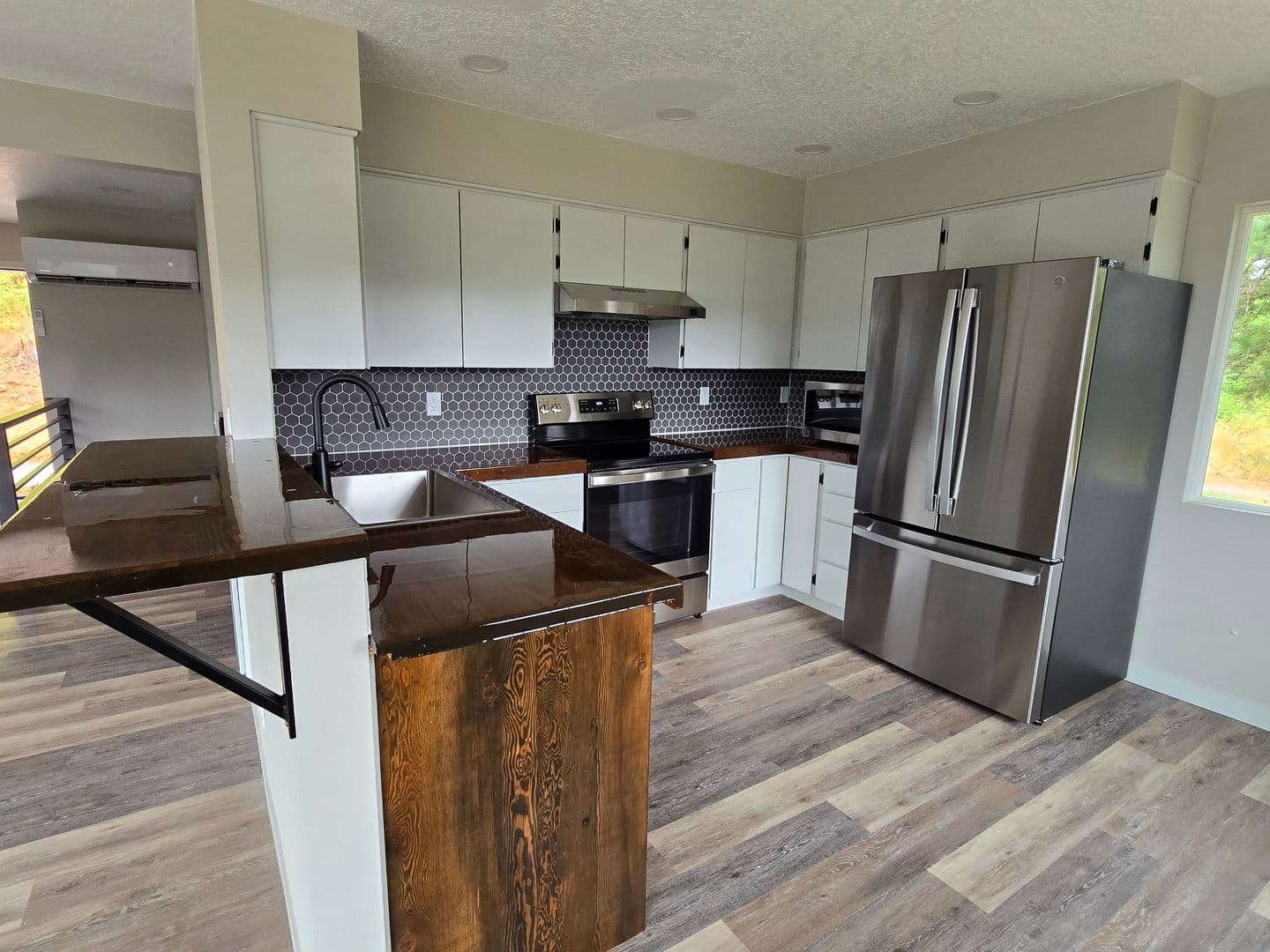 Yamhill House: 16100 NW Tupper Rd