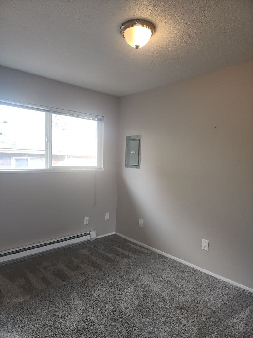 Newberg Apartment: 1005 S. Wynooski St.