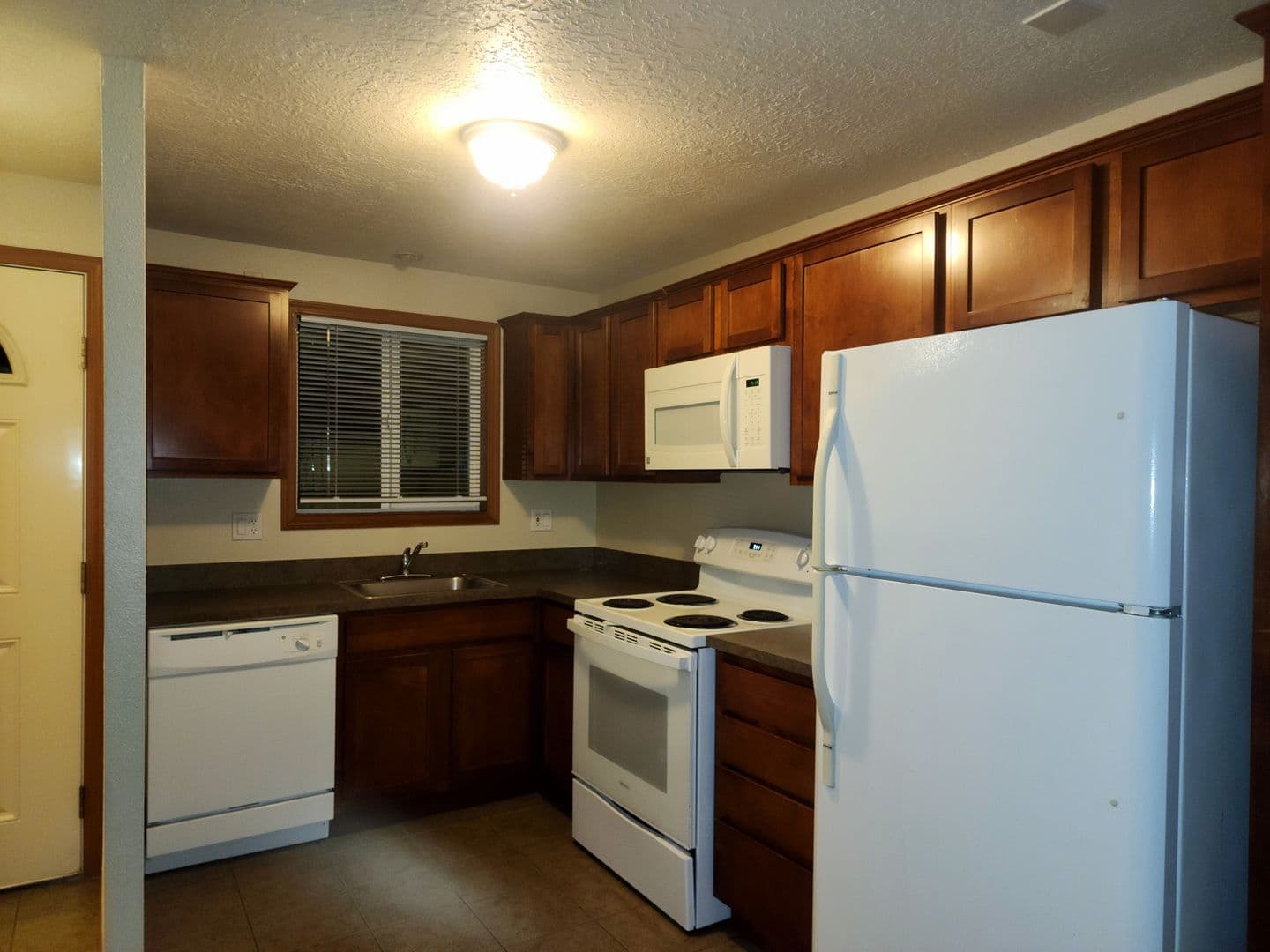 Newberg Apartment: 606 E Ninth St - Apt. 43