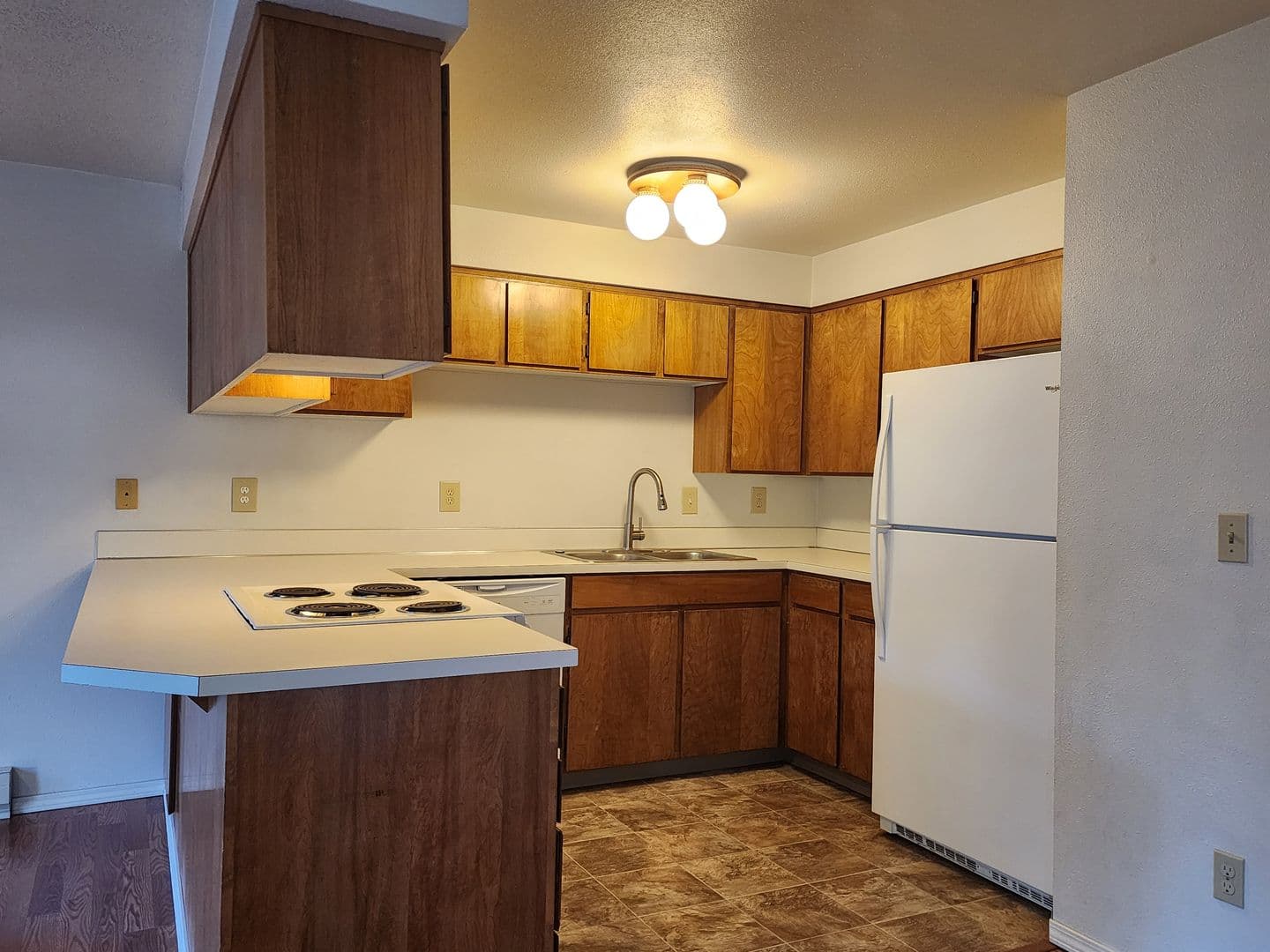 Newberg Apartment: 604 E 10th St