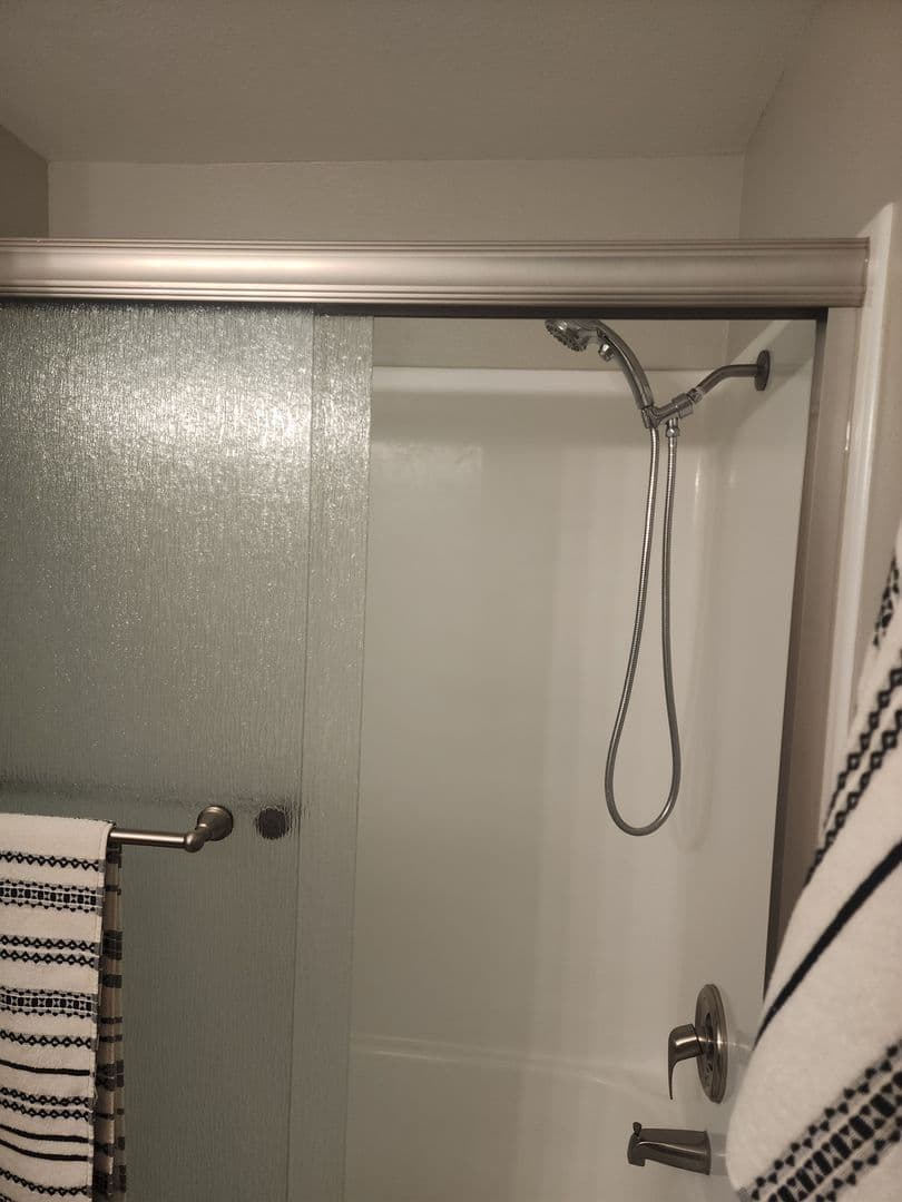 Newberg House: 3512 E Vittoria Way