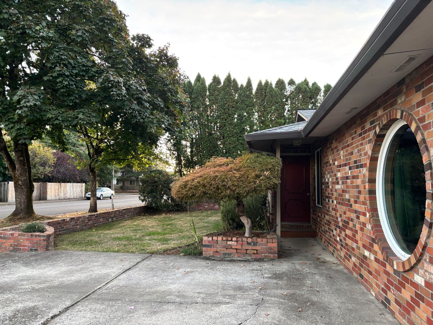 Newberg House: 3007 Douglas Ave