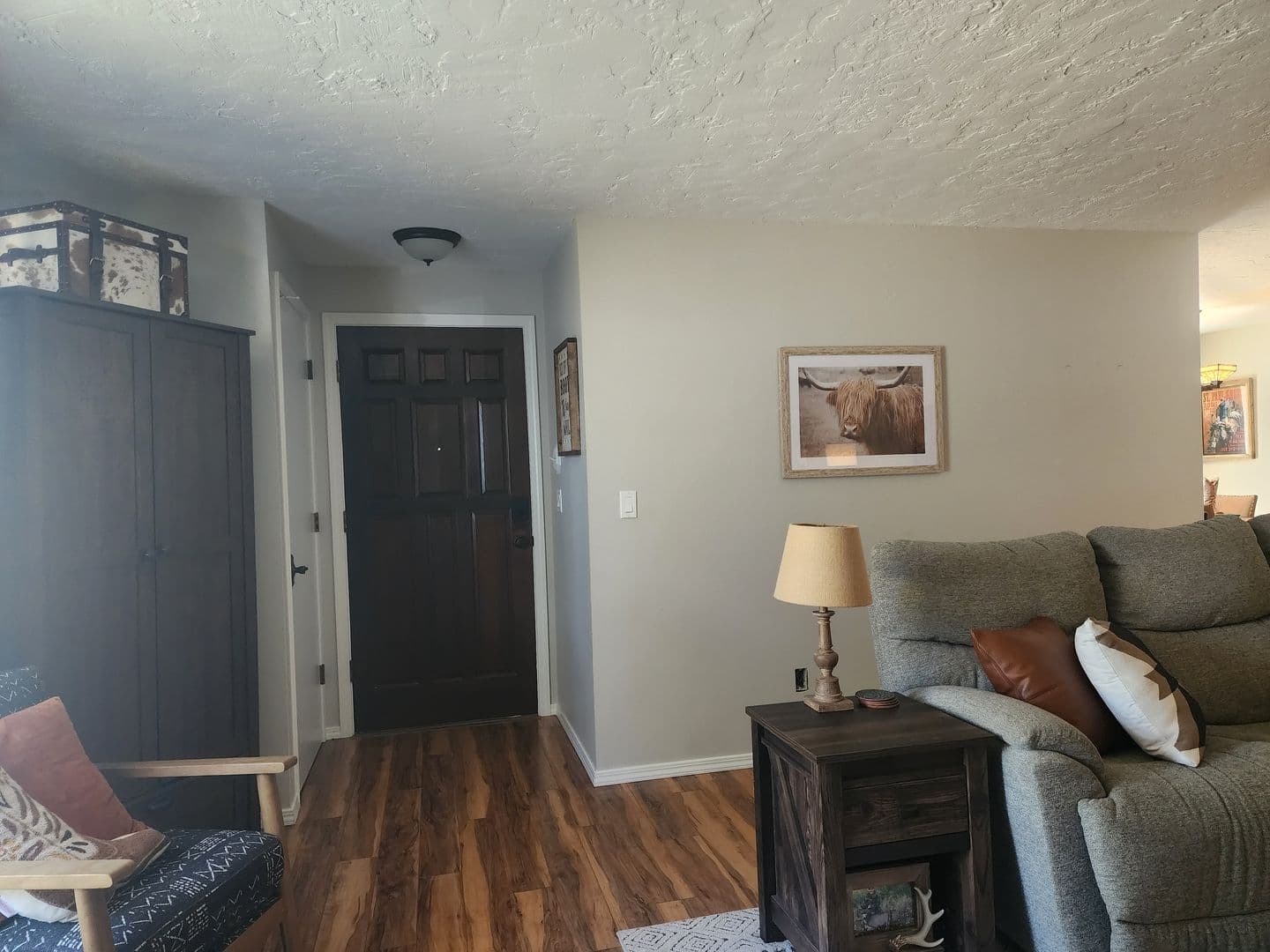 Newberg House: 3512 E Vittoria Way