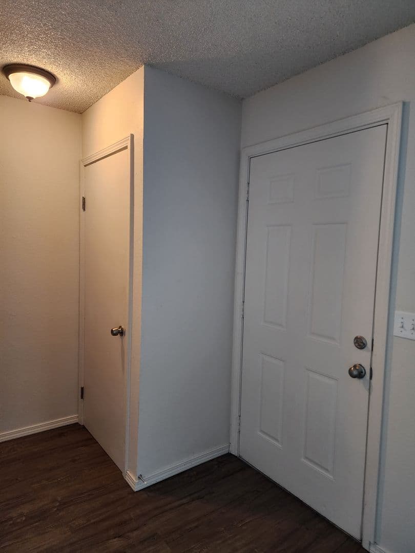 Newberg Apartment: 1558 E. 3rd St.