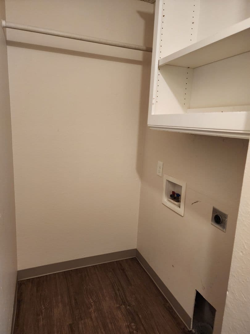 Newberg Apartment: 1558 E. 3rd St.
