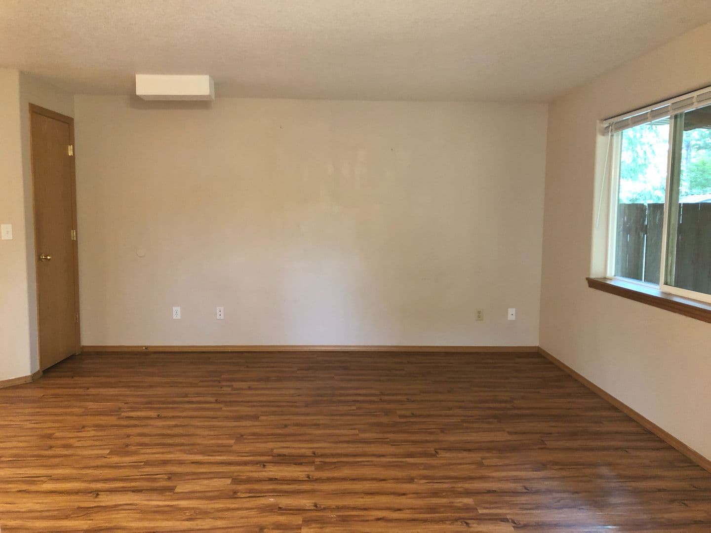 Dundee Apartment: 270 SE Edwards St.