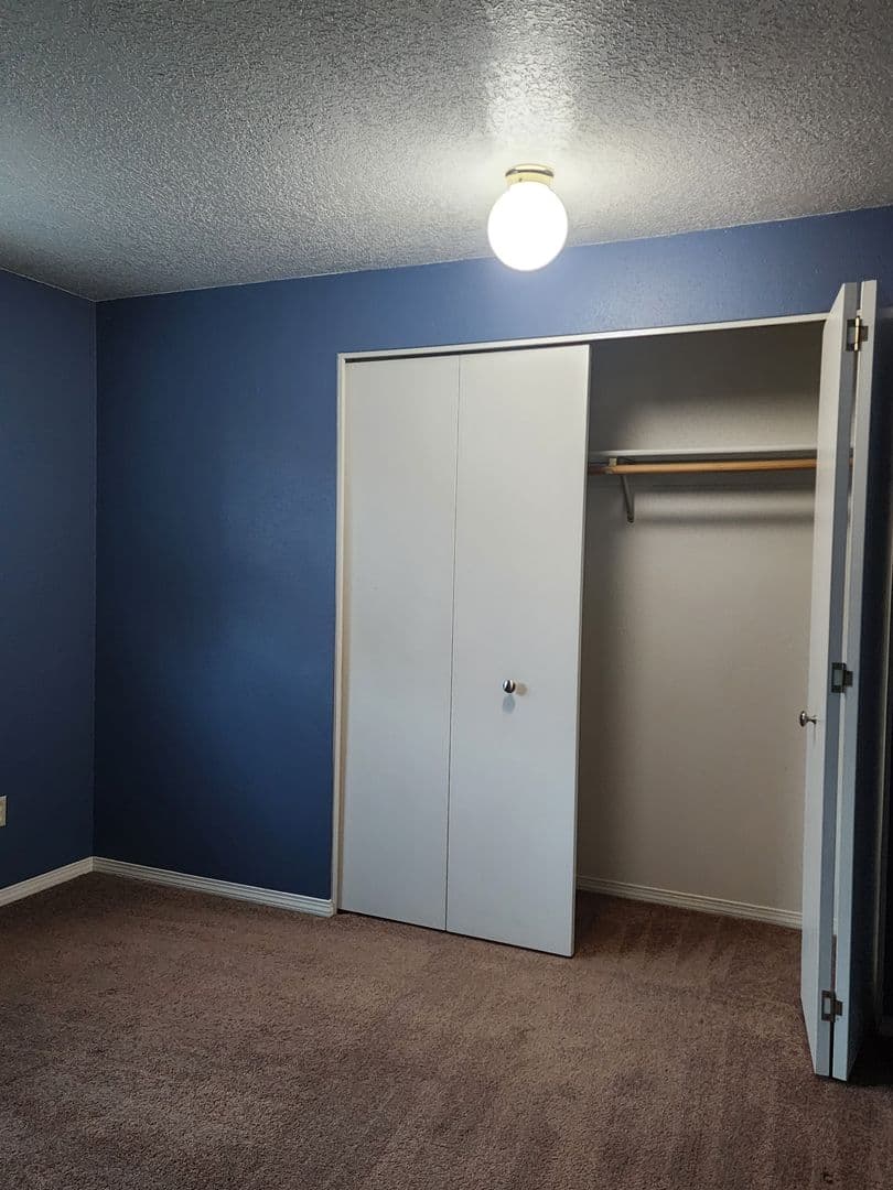 Newberg Apartment: 604 E 10th St