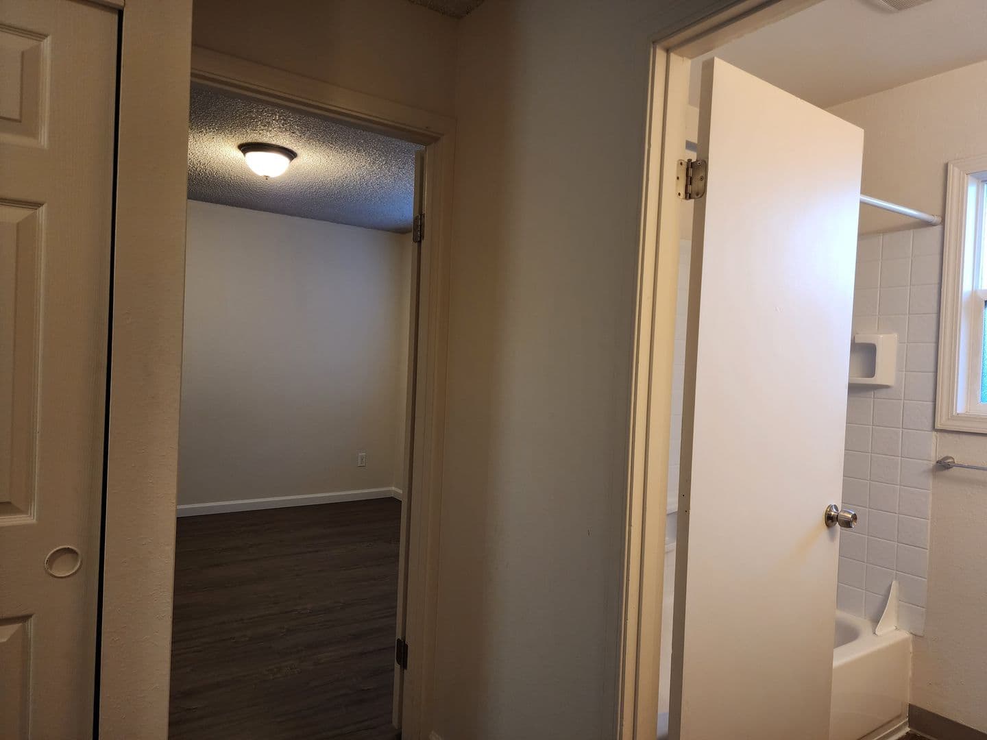 Newberg Apartment: 1558 E. 3rd St.
