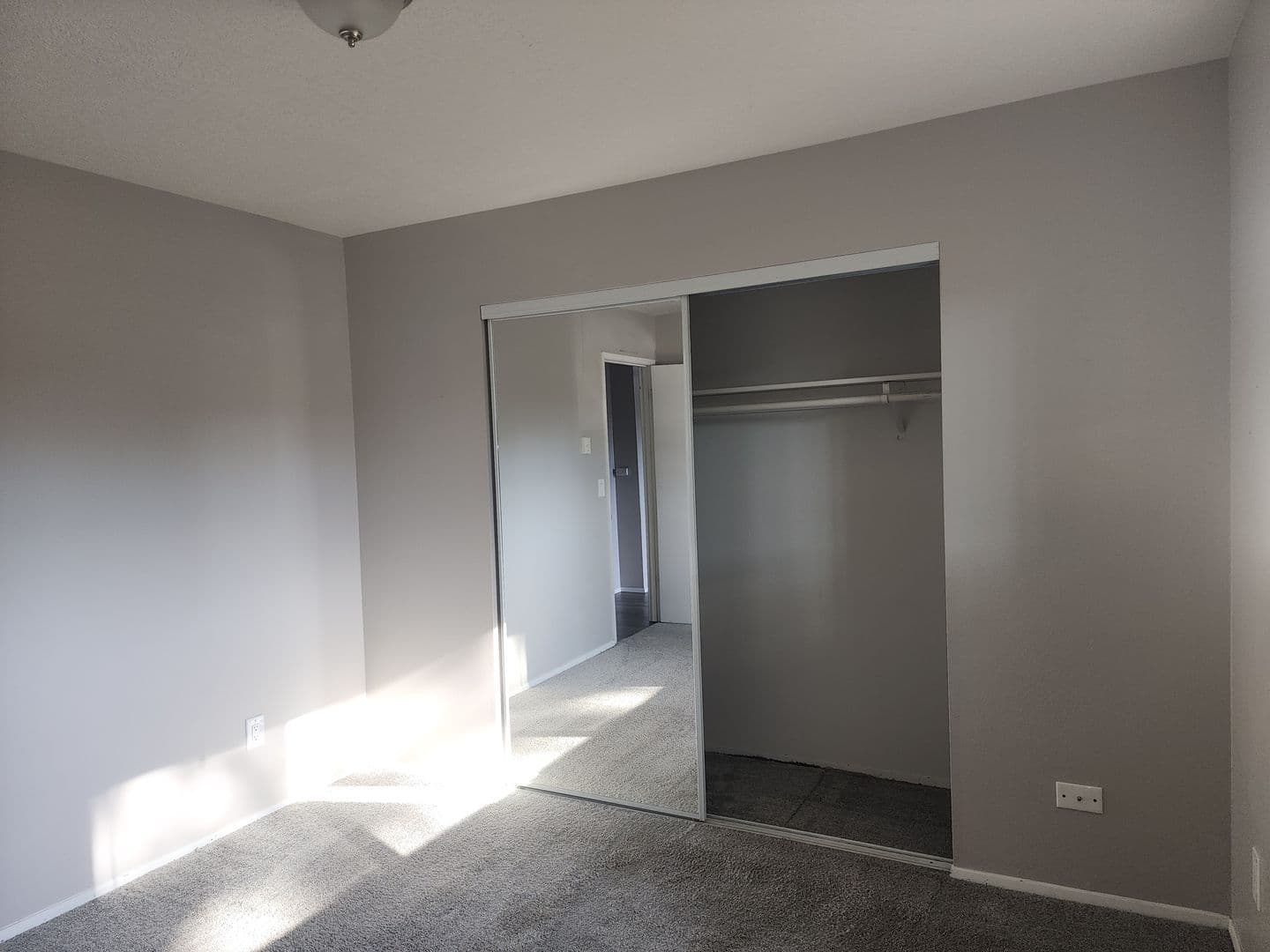 Newberg Apartment: 1005 S. Wynooski St.