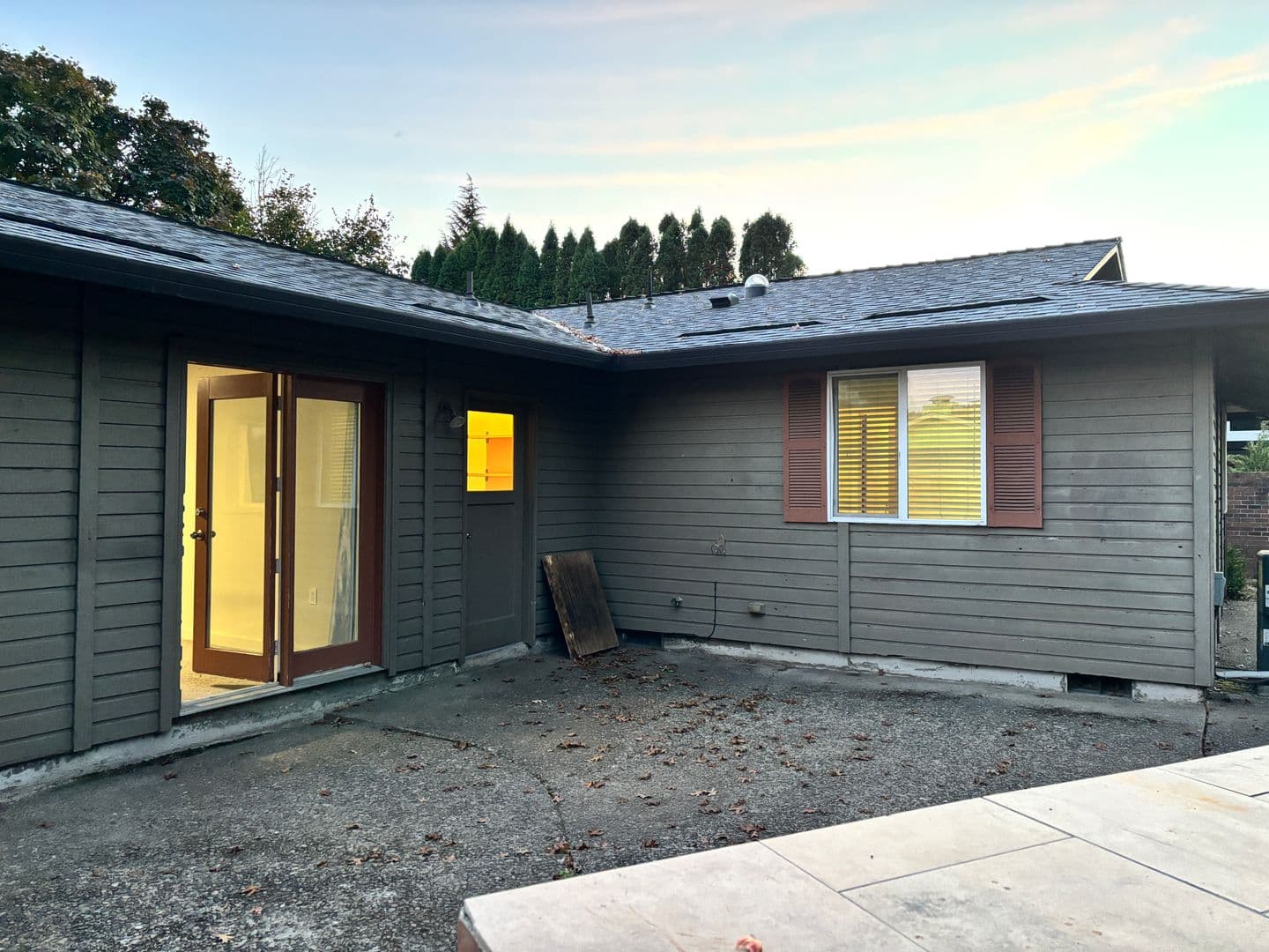 Newberg House: 3007 Douglas Ave