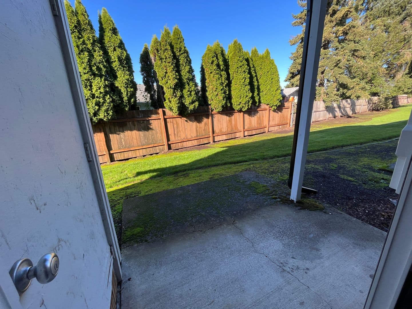 Newberg Apartment: 611 N Sitka Ave