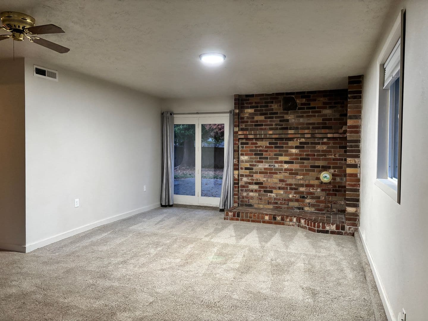 Newberg House: 3007 Douglas Ave
