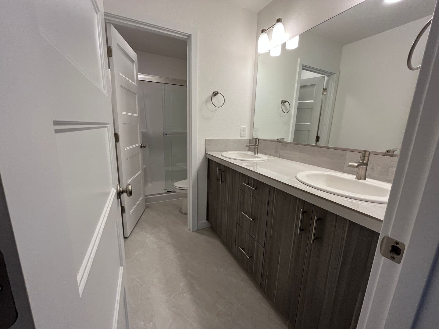 Newberg Apartment: 1550 E. 3rd St.