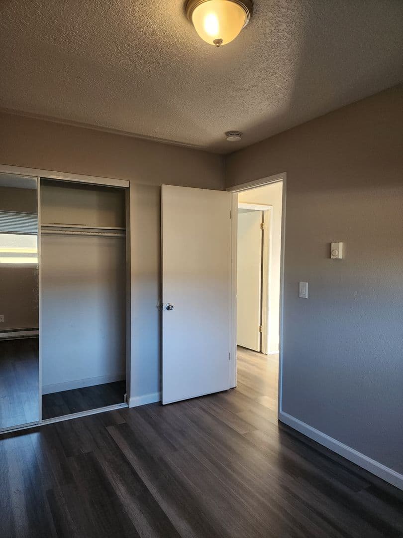 Newberg Apartment: 1005 S. Wynooski St.