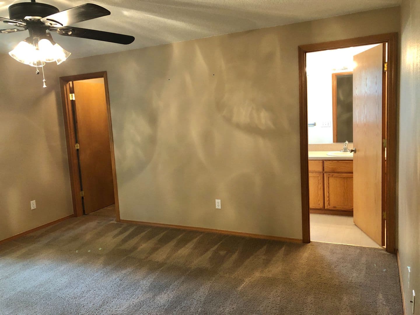 Dundee Apartment: 270 SE Edwards St.