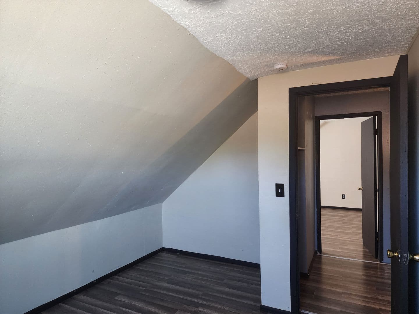 Newberg House: 100 E Sherman St
