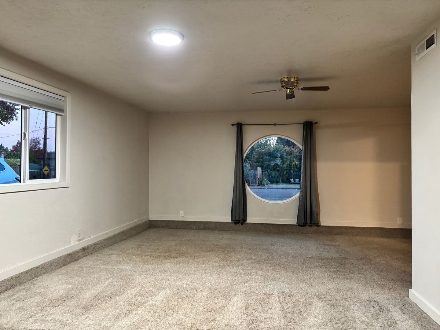 Newberg House: 3007 Douglas Ave