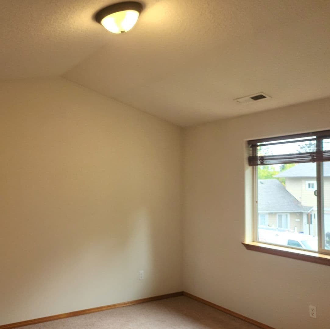 Newberg House: 800 W. First St. #4