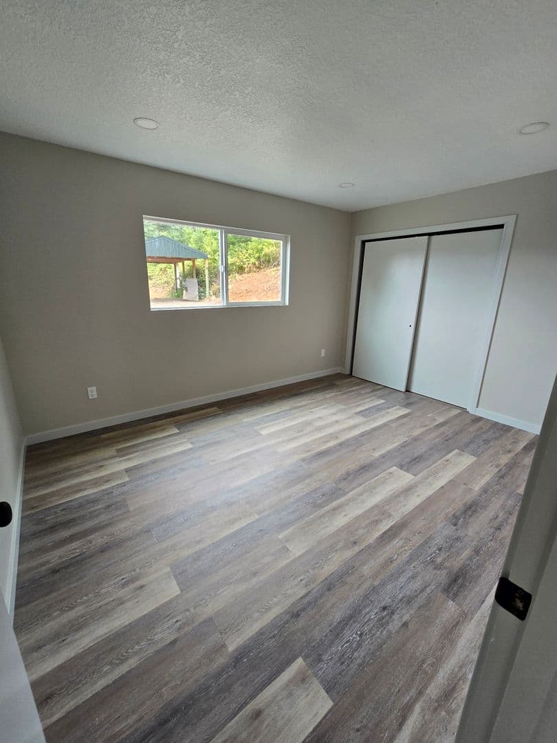 Yamhill House: 16100 NW Tupper Rd