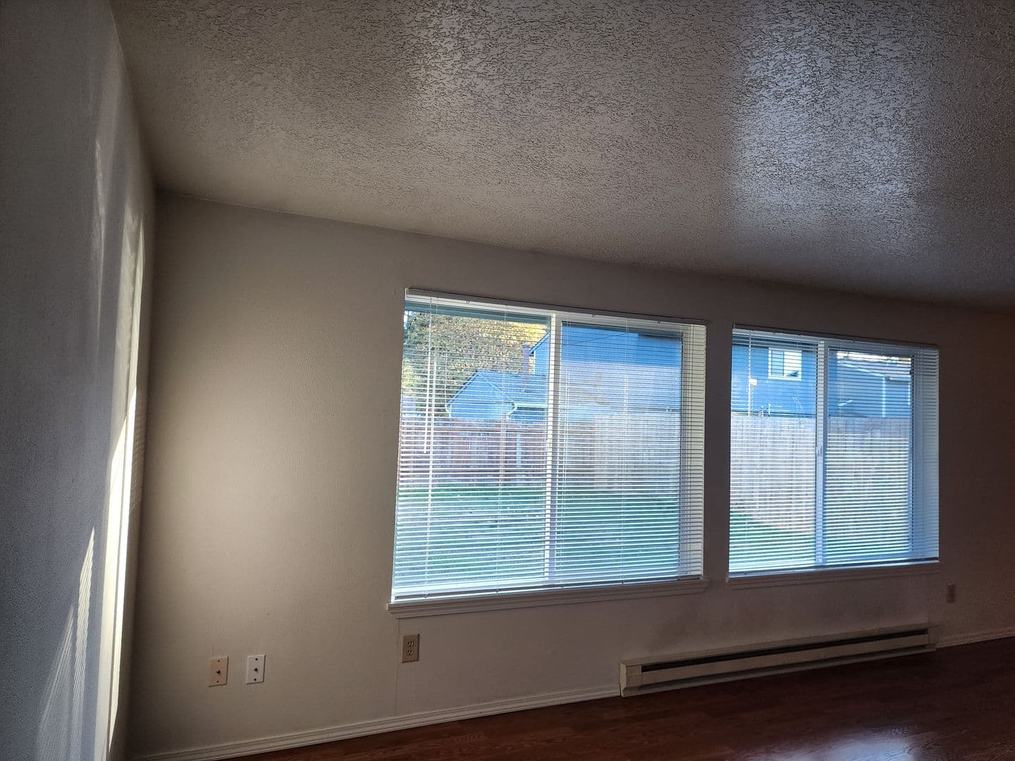Newberg Apartment: 604 E 10th St