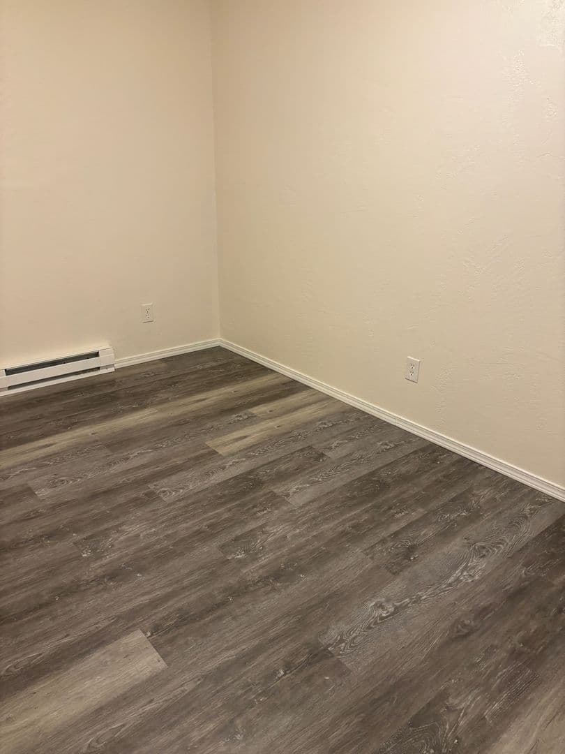 Newberg Apartment: 1506-1508 Deborah Rd.