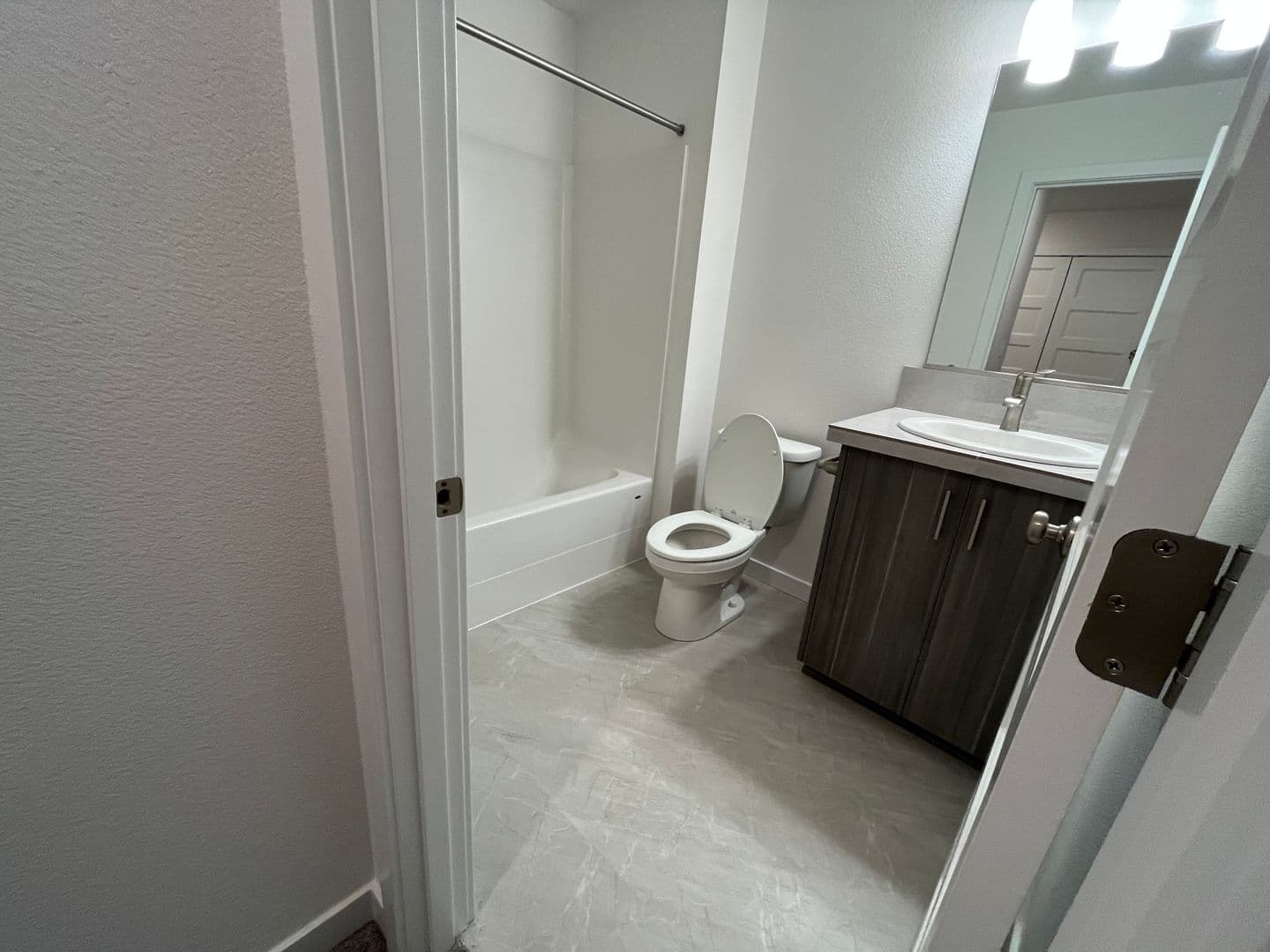 Newberg Apartment: 1550 E. 3rd St.