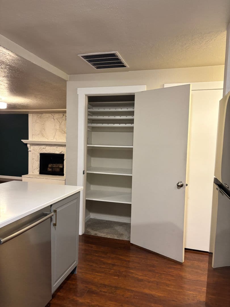Newberg House: 3007 Douglas Ave