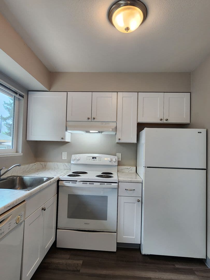 Newberg Apartment: 1005 S. Wynooski St.